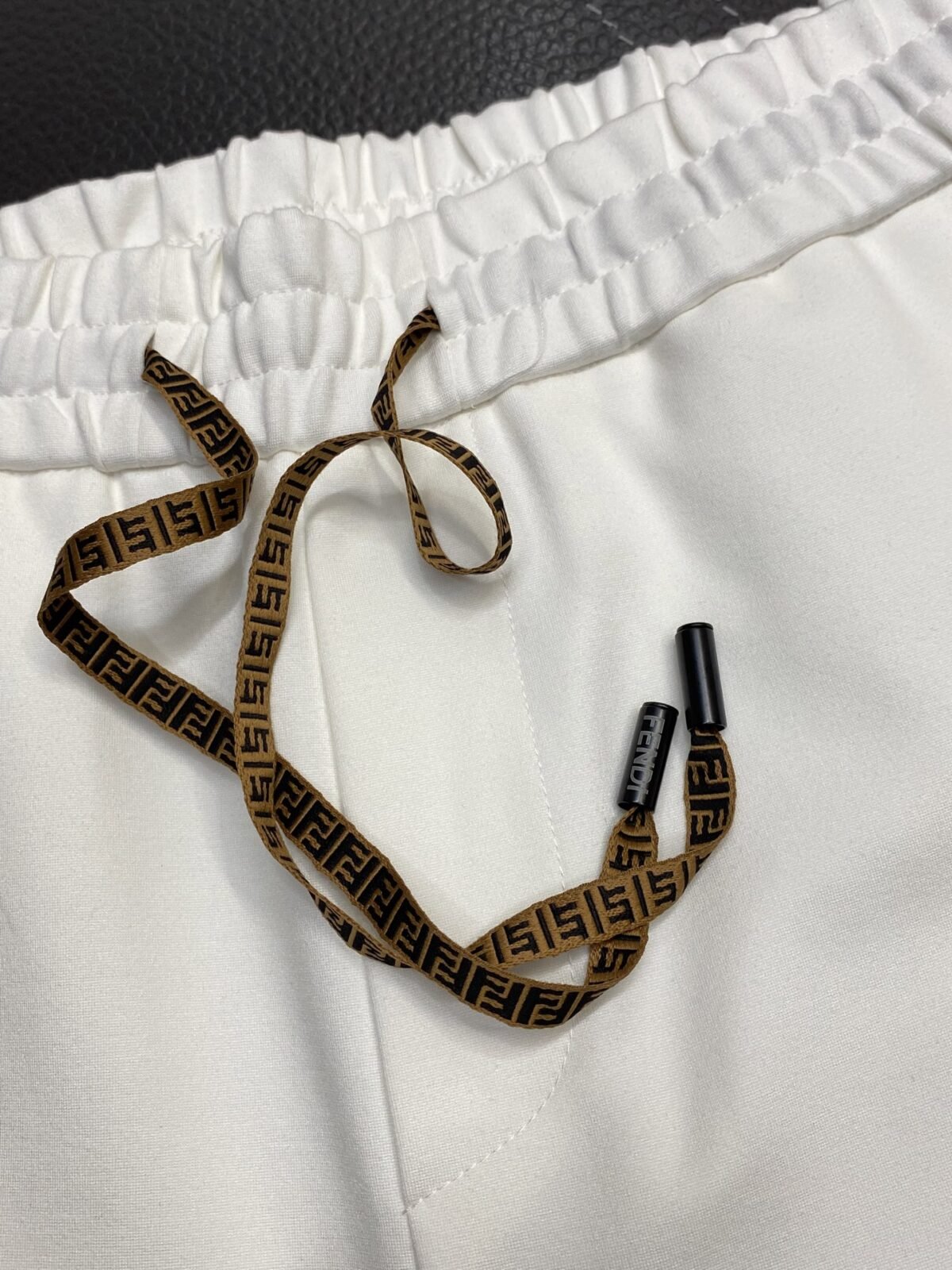 ⁦شورت فندي الجديد القصير، مريح وجيد التهوية⁩ - الصورة ⁦6⁩