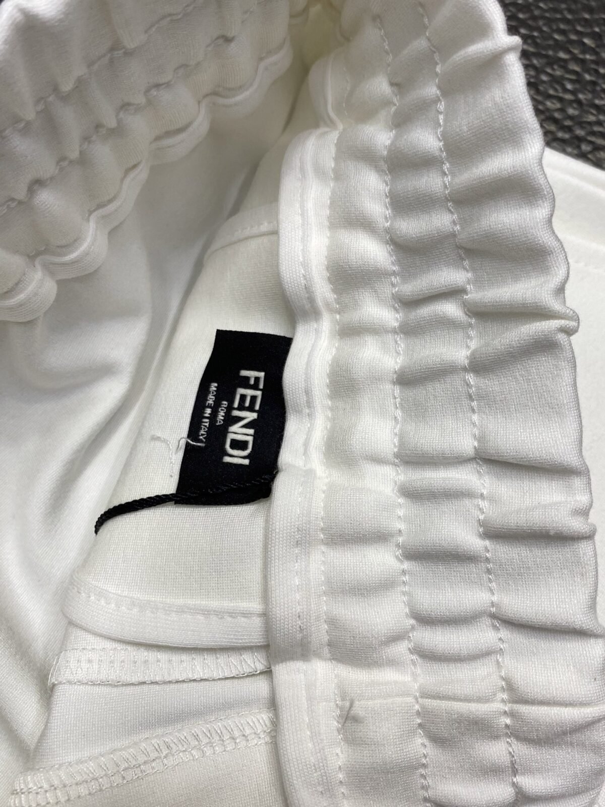 ⁦شورت فندي الجديد القصير، مريح وجيد التهوية⁩ - الصورة ⁦8⁩