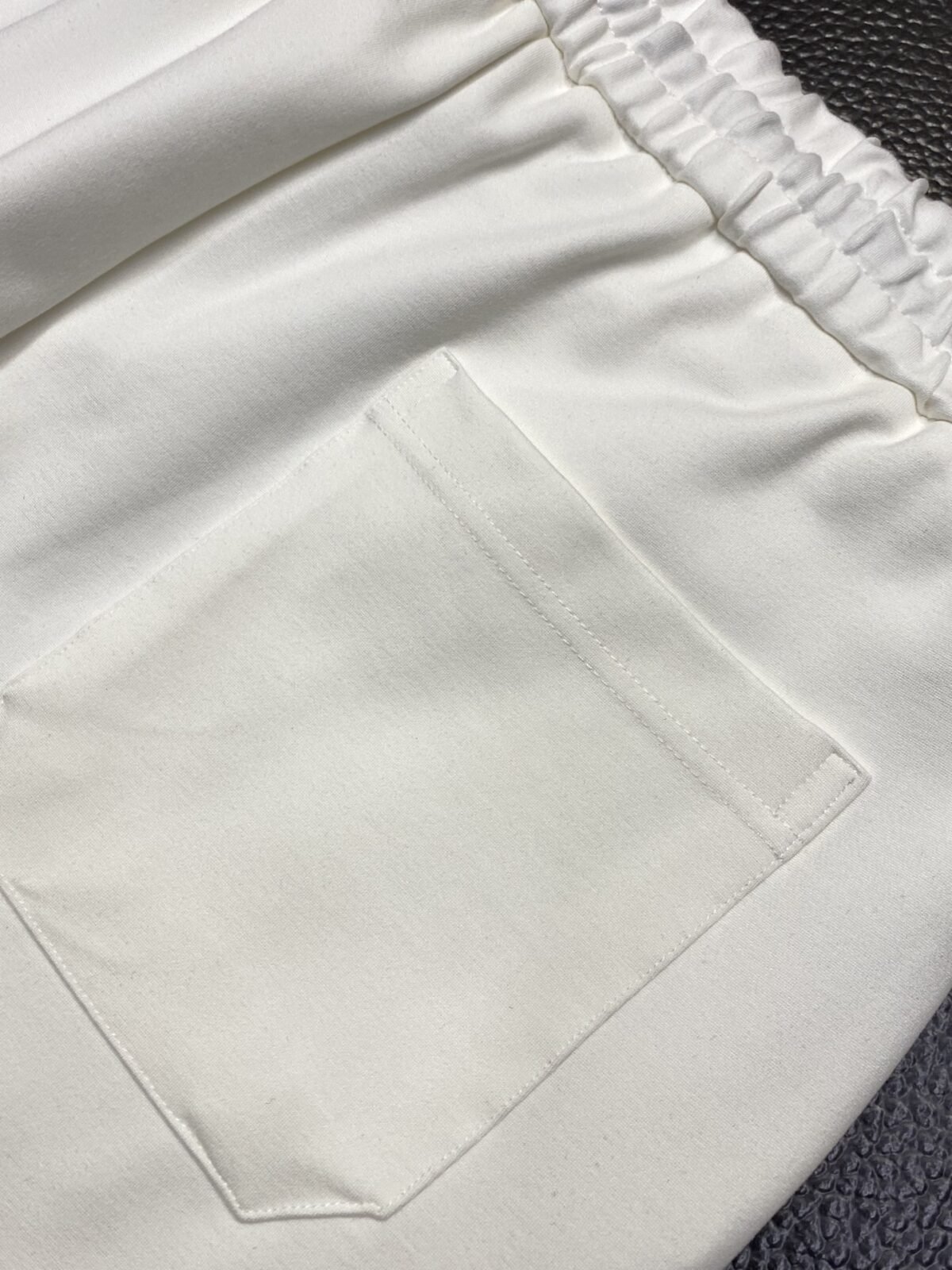 ⁦شورت فندي الجديد القصير، مريح وجيد التهوية⁩ - الصورة ⁦5⁩