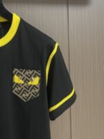 ⁦تيشيرت فندي قصير الأكمام بشعار الوحش⁩ - الصورة ⁦6⁩