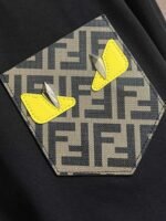 ⁦تيشيرت فندي قصير الأكمام بشعار الوحش⁩ - الصورة ⁦7⁩