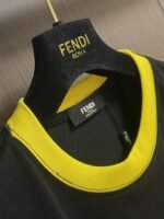 ⁦تيشيرت فندي قصير الأكمام بشعار الوحش⁩ - الصورة ⁦8⁩