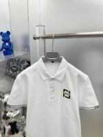 ⁦قميص بولو صيفي جديد من فندي، بأكمام قصيرة، مطرز بأحرف، ياقة دائرية⁩ - الصورة ⁦5⁩