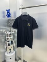 ⁦قميص بولو صيفي جديد من فندي، بأكمام قصيرة، مطرز بأحرف، ياقة دائرية⁩ - الصورة ⁦2⁩