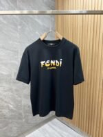 ⁦تيشيرت فندي الجديد ربيع وصيف كامل بياقة دائرية وأكمام قصيرة⁩ - الصورة ⁦3⁩