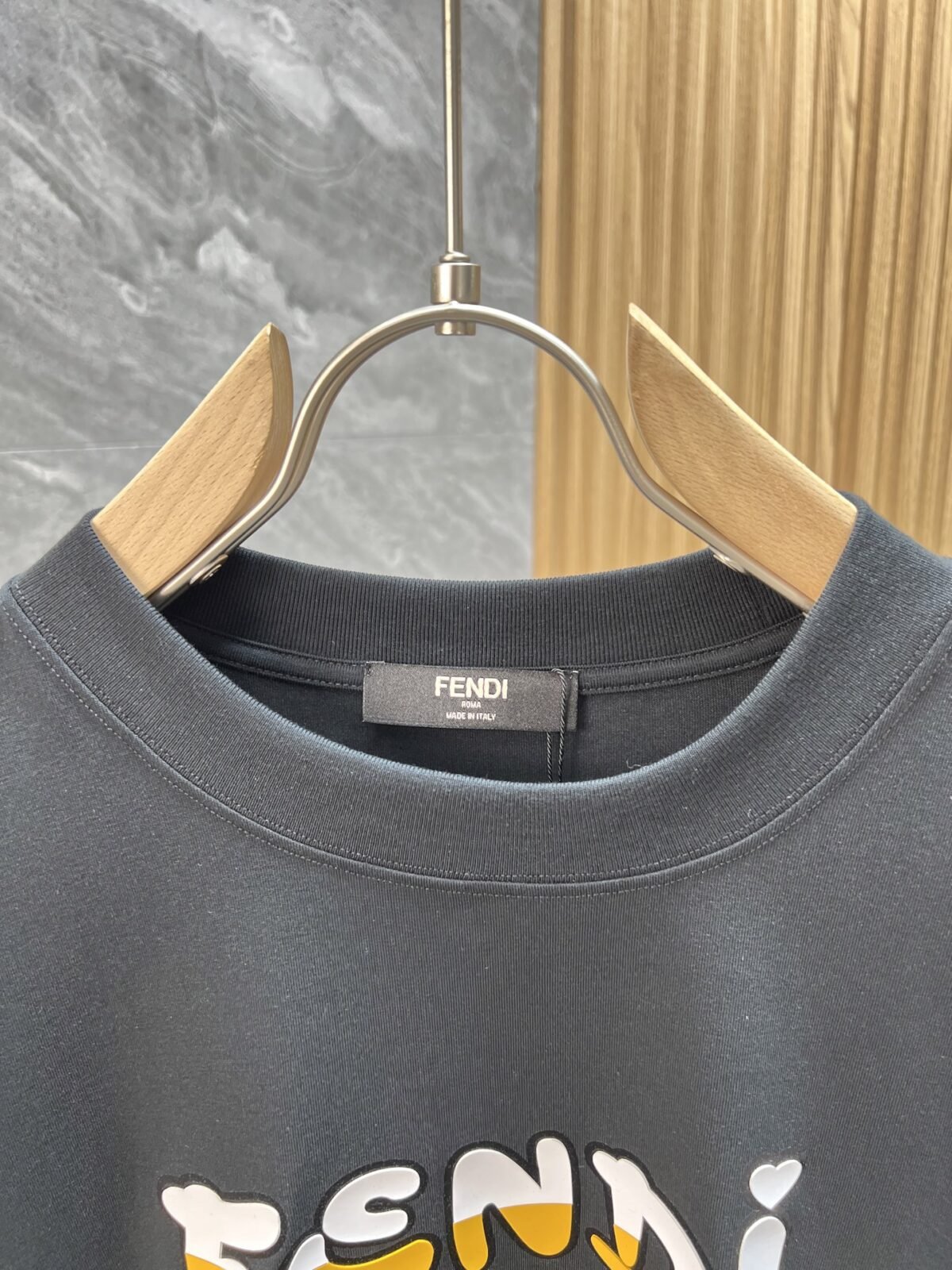 ⁦تيشيرت فندي الجديد ربيع وصيف كامل بياقة دائرية وأكمام قصيرة⁩ - الصورة ⁦6⁩