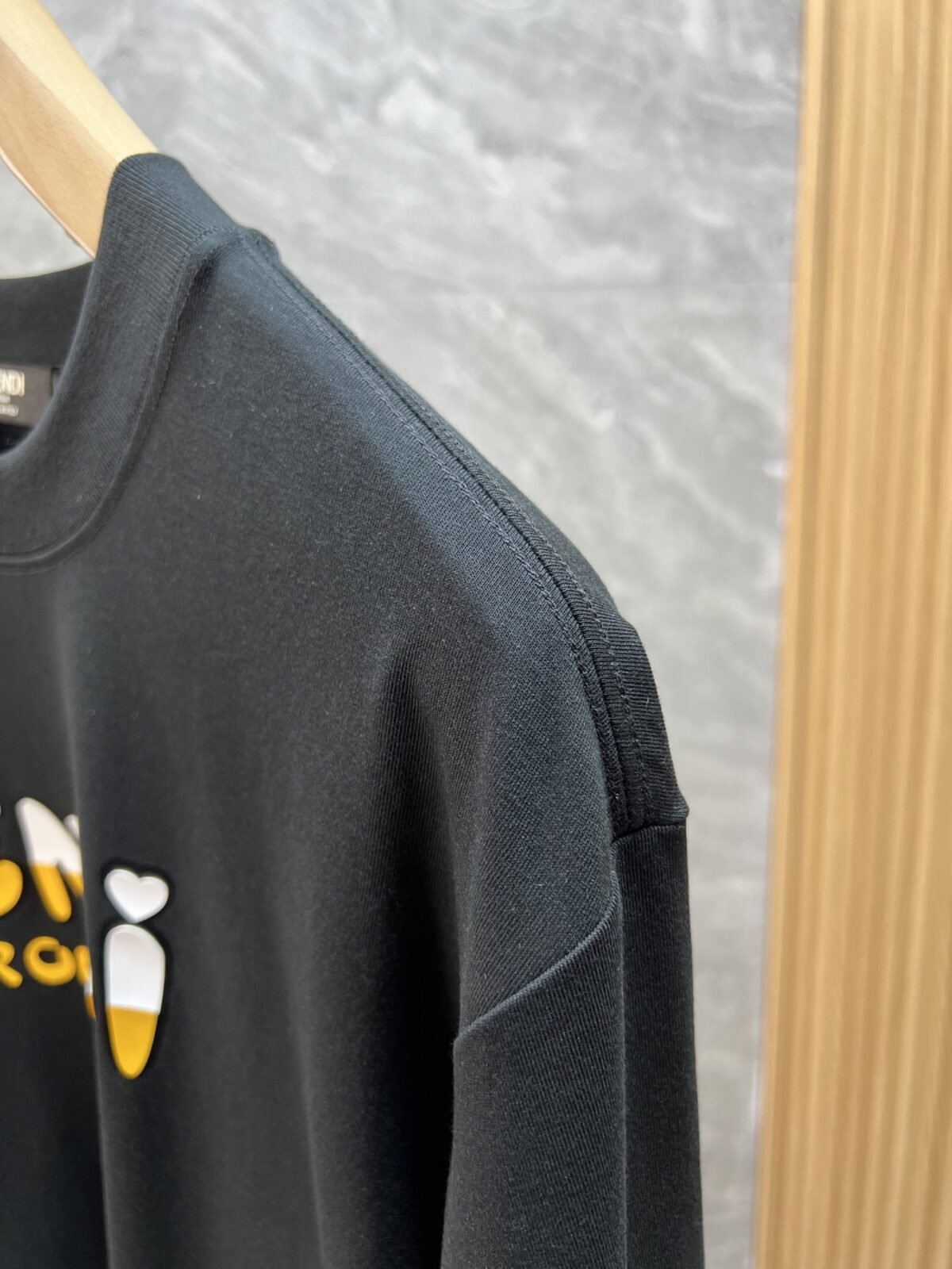 ⁦تيشيرت فندي الجديد ربيع وصيف كامل بياقة دائرية وأكمام قصيرة⁩ - الصورة ⁦7⁩