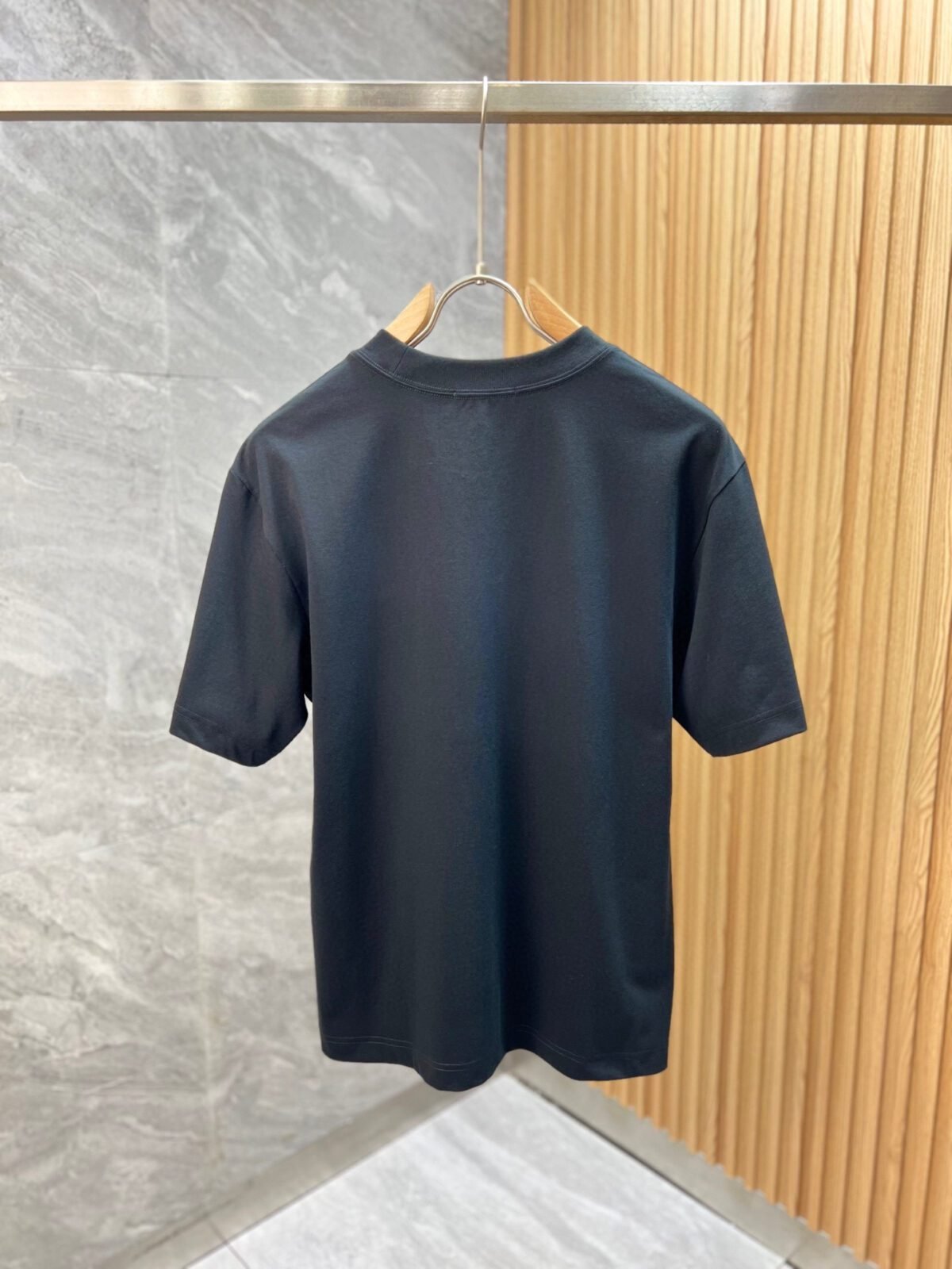 ⁦تيشيرت فندي الجديد ربيع وصيف كامل بياقة دائرية وأكمام قصيرة⁩ - الصورة ⁦5⁩