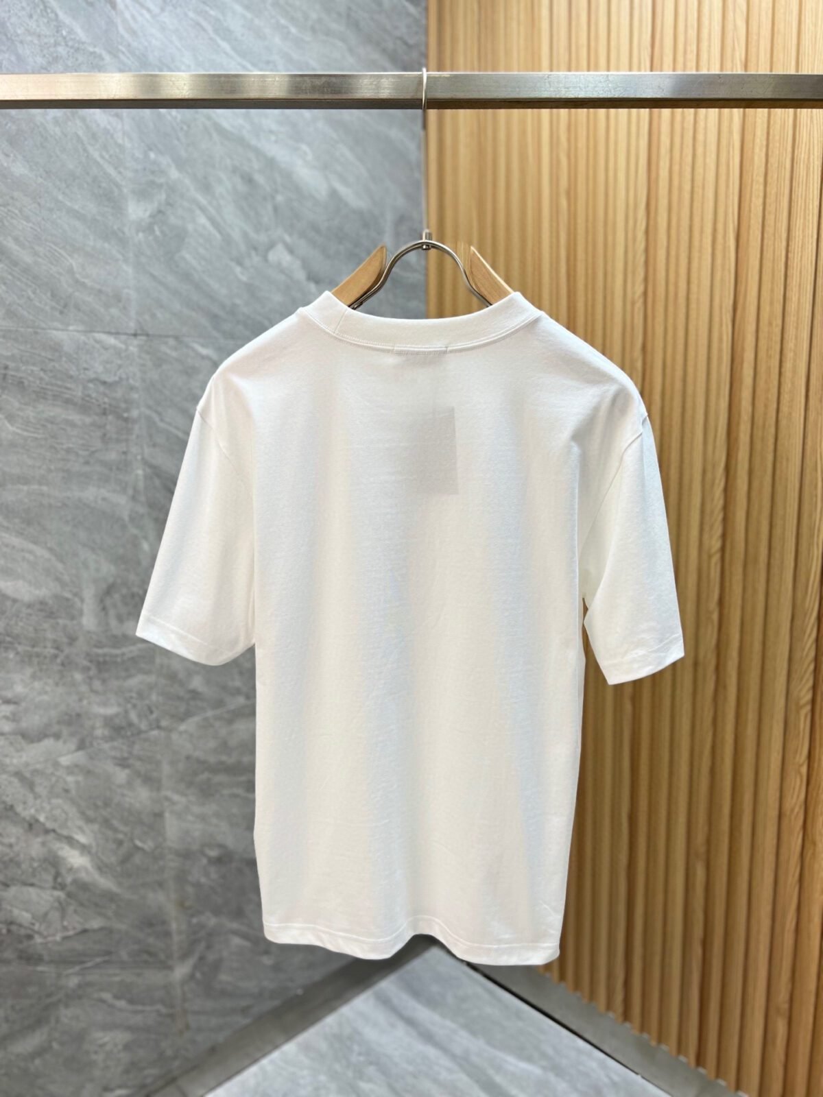 ⁦تيشيرت فندي الجديد ربيع وصيف كامل بياقة دائرية وأكمام قصيرة⁩ - الصورة ⁦4⁩