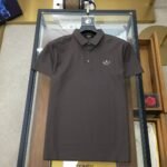 ⁦تيشيرت بولو فندي الجديد، عصري وعملي، بياقة دائرية.⁩ - الصورة ⁦3⁩