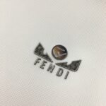 ⁦تيشيرت بولو فندي الجديد، عصري وعملي، بياقة دائرية.⁩ - الصورة ⁦9⁩