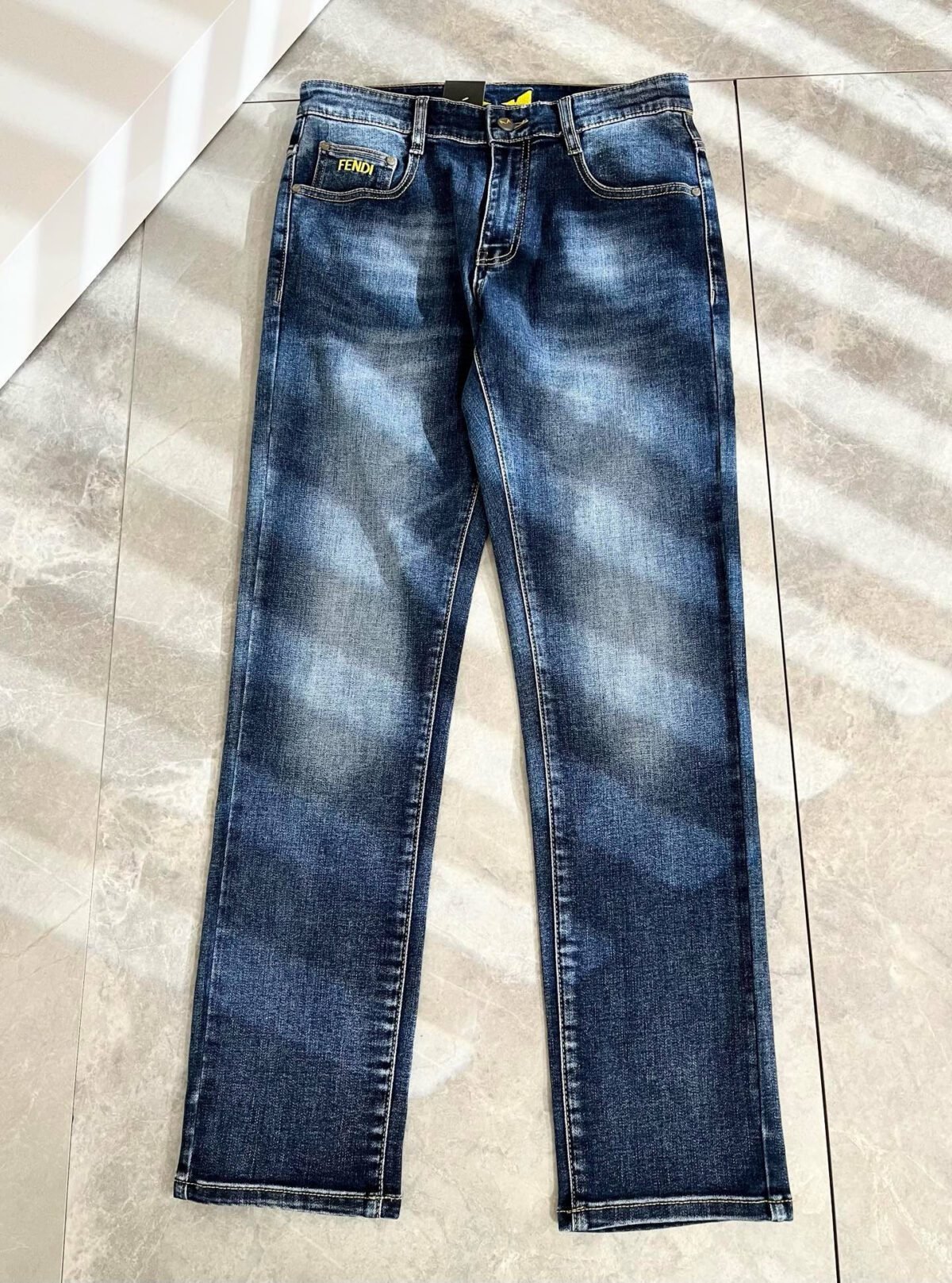 ⁦بنطال جينز فندي كاجوال جديد⁩ - الصورة ⁦2⁩