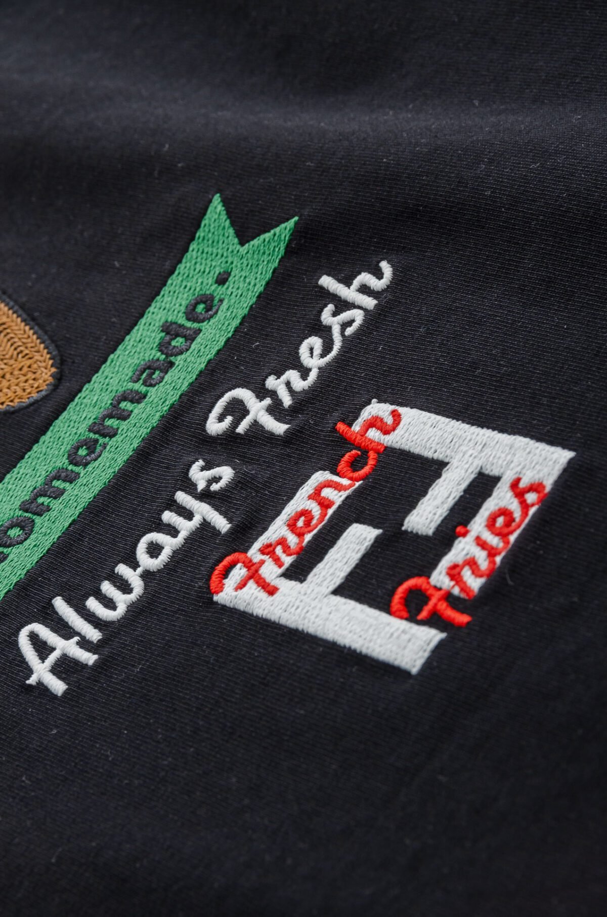 ⁦تيشيرت فندي ربيع وصيف برقبة دائرية وأكمام قصيرة⁩ - الصورة ⁦7⁩