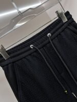 ⁦شورت رياضي رجالي عصري من فندي⁩ - الصورة ⁦7⁩