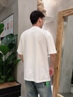 ⁦تيشيرت فندي الجديد بأكمام قصيرة وياقة دائرية⁩ - الصورة ⁦8⁩