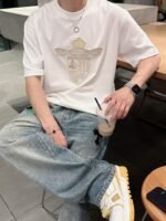 ⁦تيشيرت فندي الجديد بأكمام قصيرة وياقة دائرية⁩ - الصورة ⁦6⁩