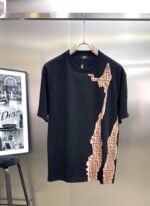 ⁦تيشيرت فندي كاجوال ومريح⁩ - الصورة ⁦2⁩