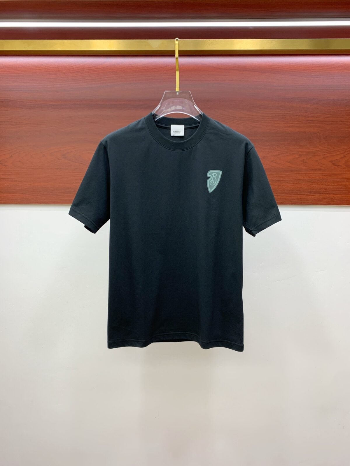 ⁦تيشيرت بربري الجديد بأكمام قصيرة مطبوع عليه شعار بربري الجديد⁩ - الصورة ⁦4⁩