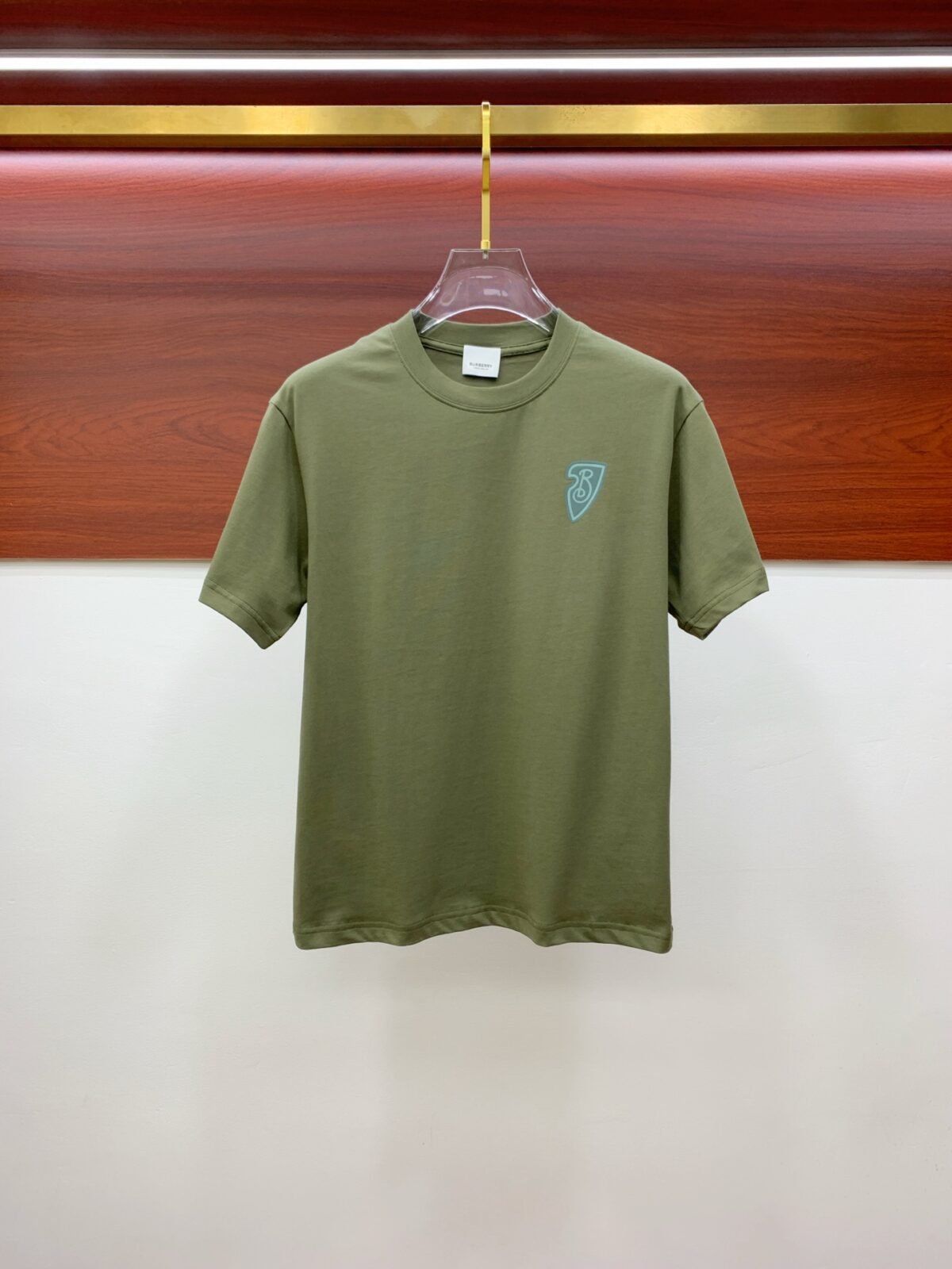 ⁦تيشيرت بربري الجديد بأكمام قصيرة مطبوع عليه شعار بربري الجديد⁩ - الصورة ⁦3⁩