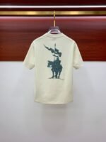 ⁦تيشيرت بربري الجديد بأكمام قصيرة مطبوع عليه شعار بربري الجديد⁩ - الصورة ⁦5⁩