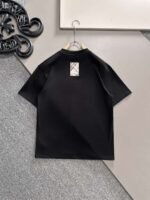 ⁦تيشيرت بربري الجديد بأكمام قصيرة وياقة دائرية.⁩ - الصورة ⁦4⁩