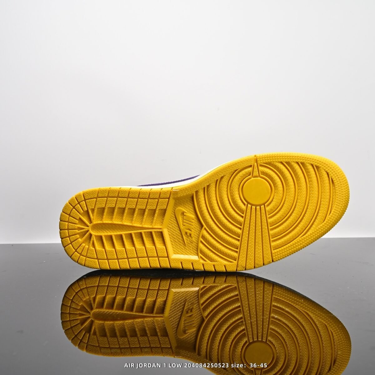 ⁦حذاء  NIKE Air Jordan 1 Low "Lakers Edition⁩ - الصورة ⁦2⁩