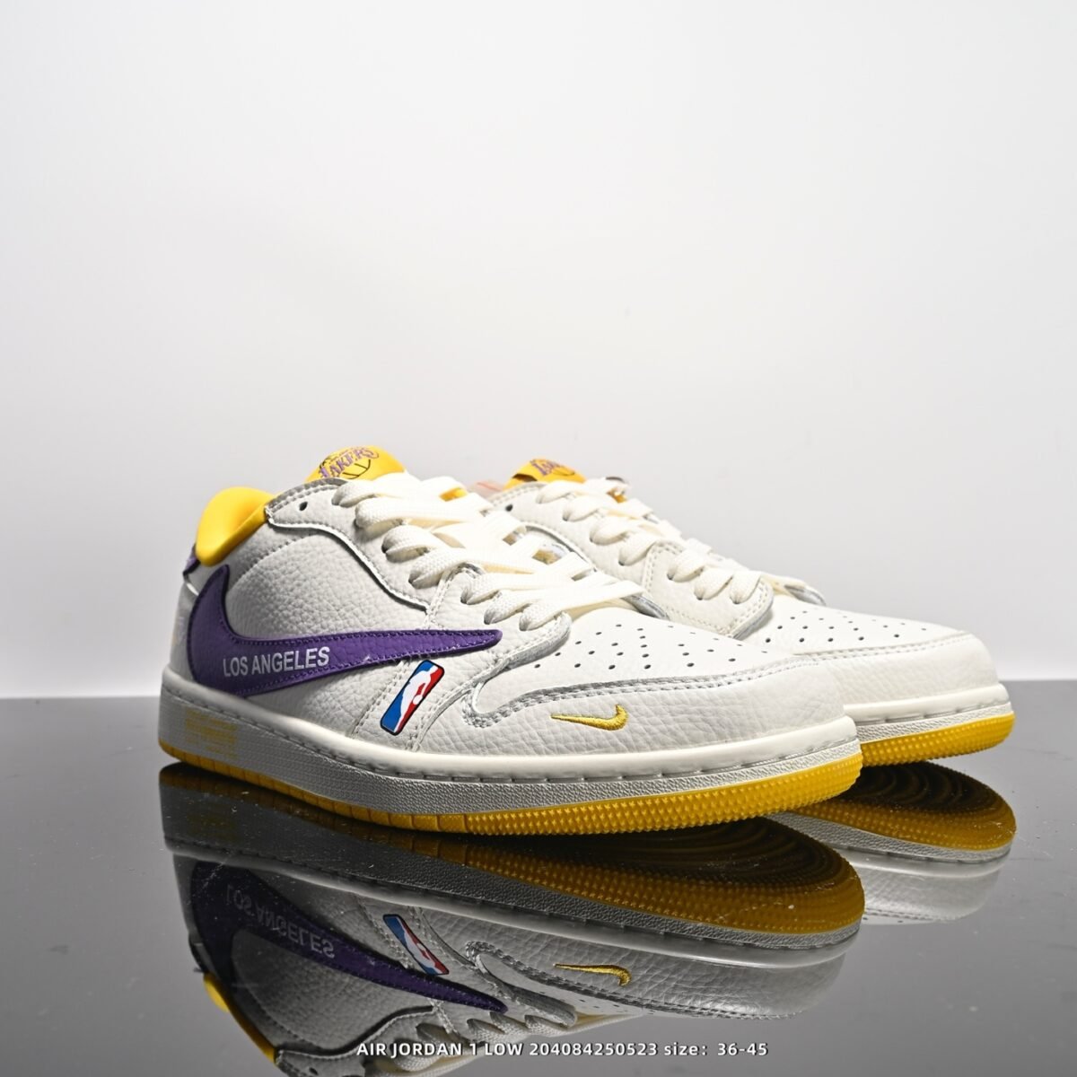⁦حذاء  NIKE Air Jordan 1 Low "Lakers Edition⁩ - الصورة ⁦4⁩