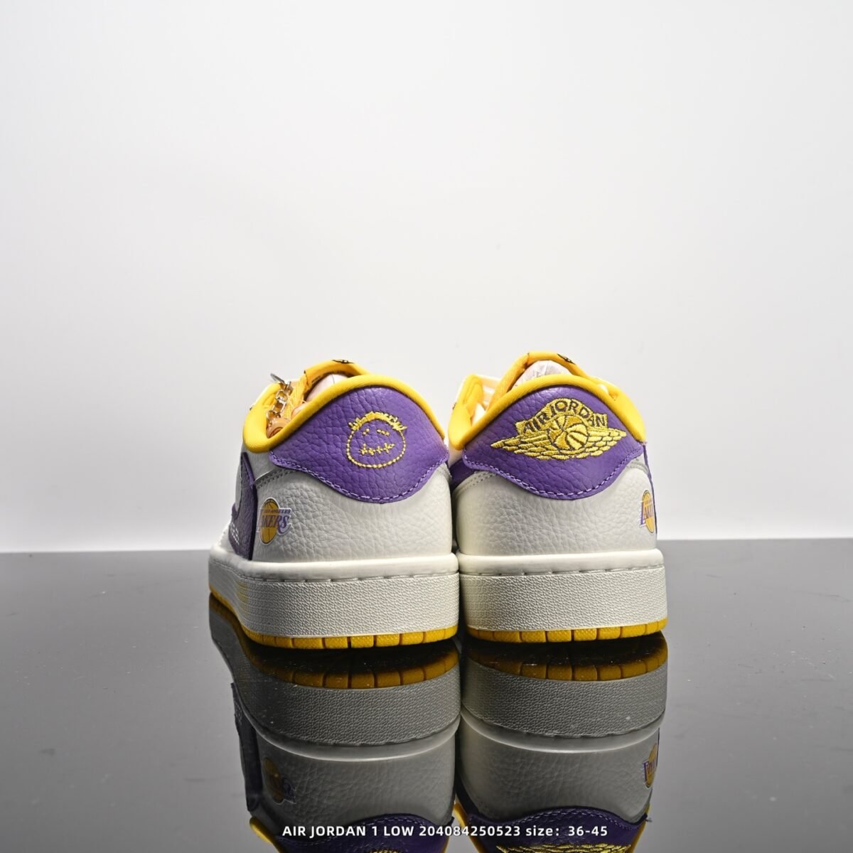 ⁦حذاء  NIKE Air Jordan 1 Low "Lakers Edition⁩ - الصورة ⁦6⁩