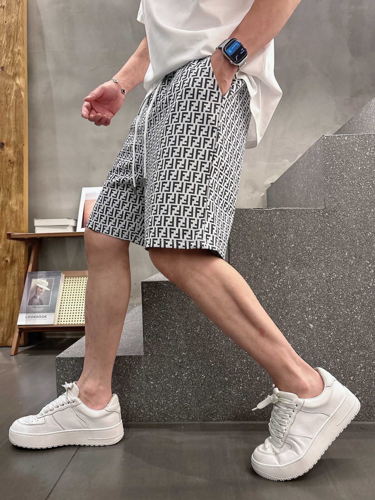 ⁦شورت رجالي كاجوال جديد من فندي⁩ - الصورة ⁦5⁩