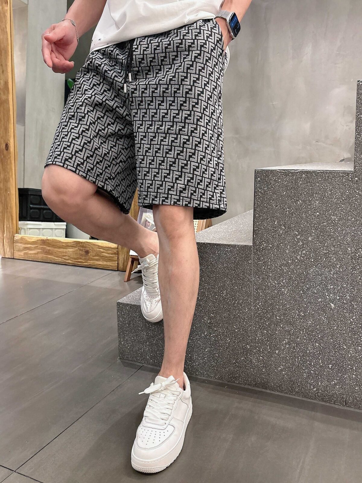 ⁦شورت رجالي كاجوال جديد من فندي⁩ - الصورة ⁦2⁩