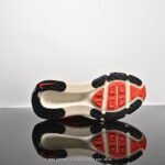 ⁦حذاء Nike ZoomX Vomero 18⁩ - الصورة ⁦3⁩