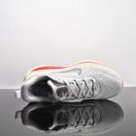 ⁦حذاء Nike ZoomX Vomero 18⁩ - الصورة ⁦4⁩