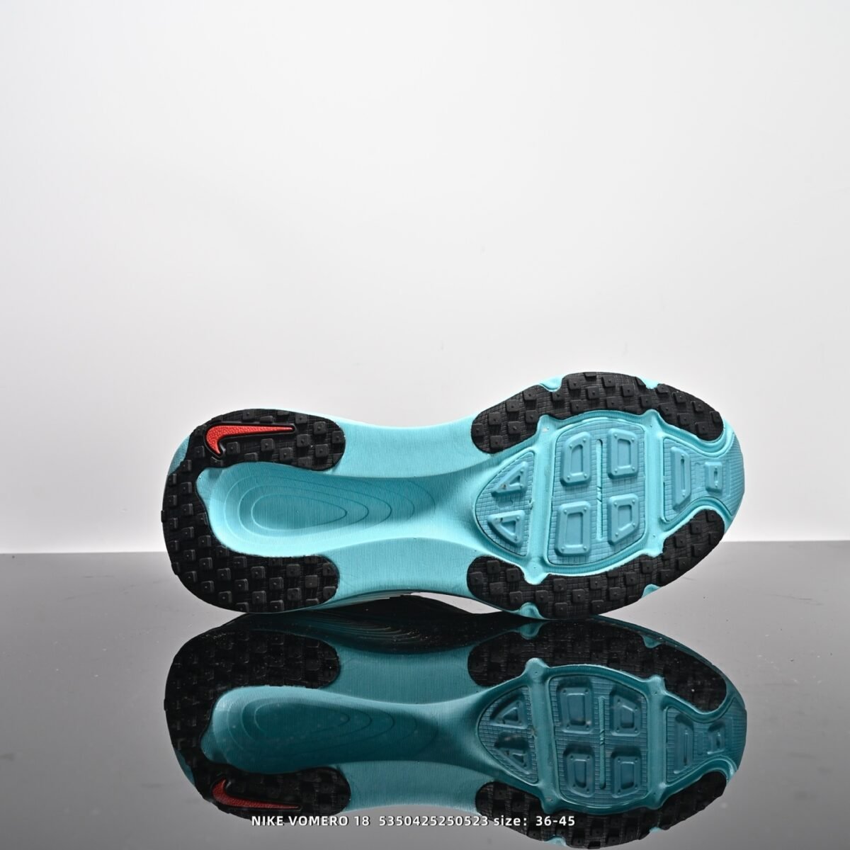 ⁦حذاء Nike ZoomX Vomero 18⁩ - الصورة ⁦3⁩