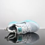 ⁦حذاء Nike ZoomX Vomero 18⁩ - الصورة ⁦4⁩