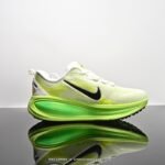 ⁦حذاء Nike ZoomX Vomero 18⁩ - الصورة ⁦2⁩