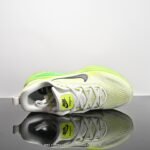 ⁦حذاء Nike ZoomX Vomero 18⁩ - الصورة ⁦4⁩