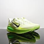 ⁦حذاء Nike ZoomX Vomero 18⁩ - الصورة ⁦5⁩