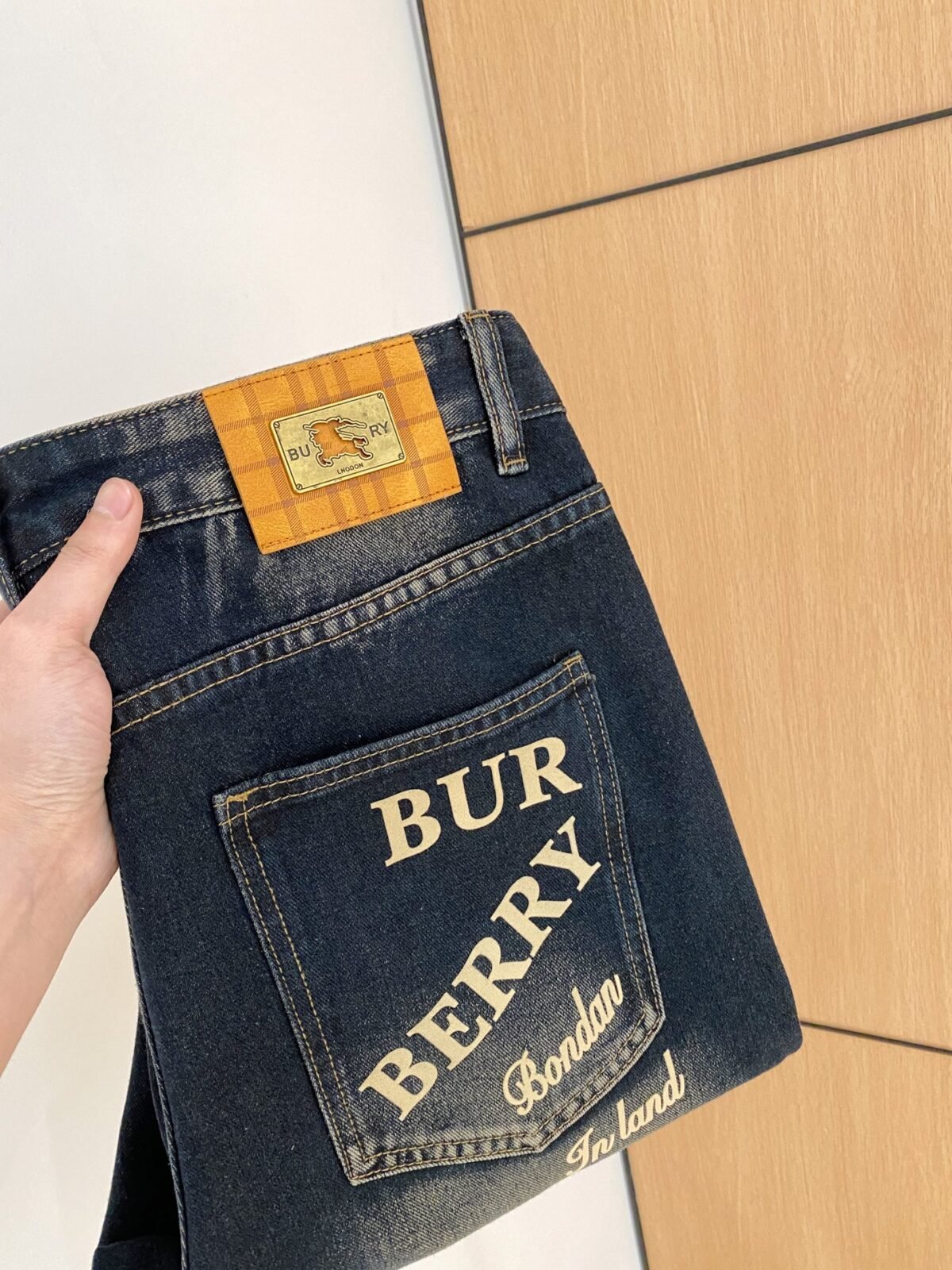 ⁦بنطلون جينز بربري للفصول الأربعة⁩ - الصورة ⁦3⁩