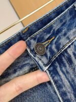 ⁦بنطلون جينز Balenciaga للفصول الأربعة⁩ - الصورة ⁦4⁩