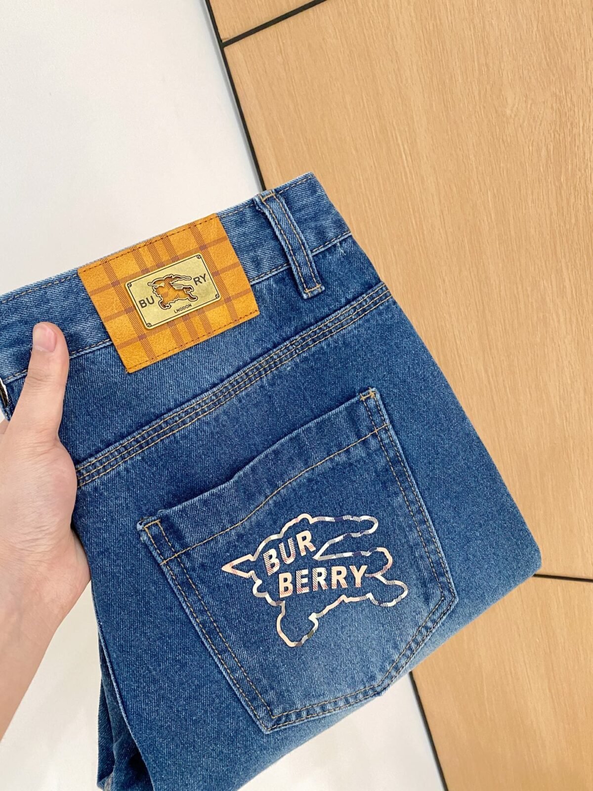 ⁦بنطلون جينز بربري للفصول الأربعة⁩ - الصورة ⁦3⁩