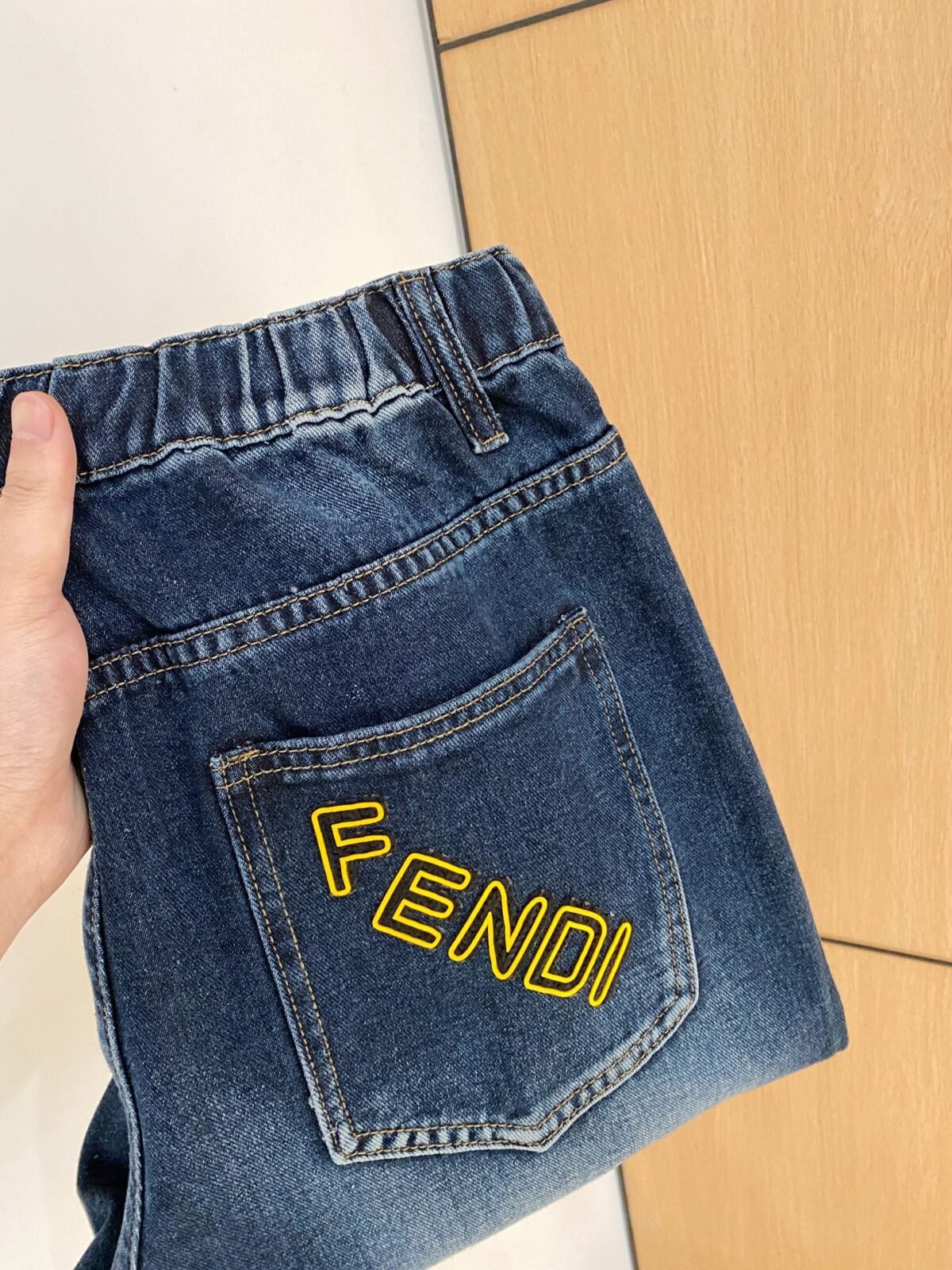 ⁦جينز فندي فور سيزونز⁩ - الصورة ⁦3⁩