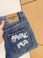 ⁦بنطلون جينز Balenciaga للفصول الأربعة⁩ - الصورة ⁦4⁩