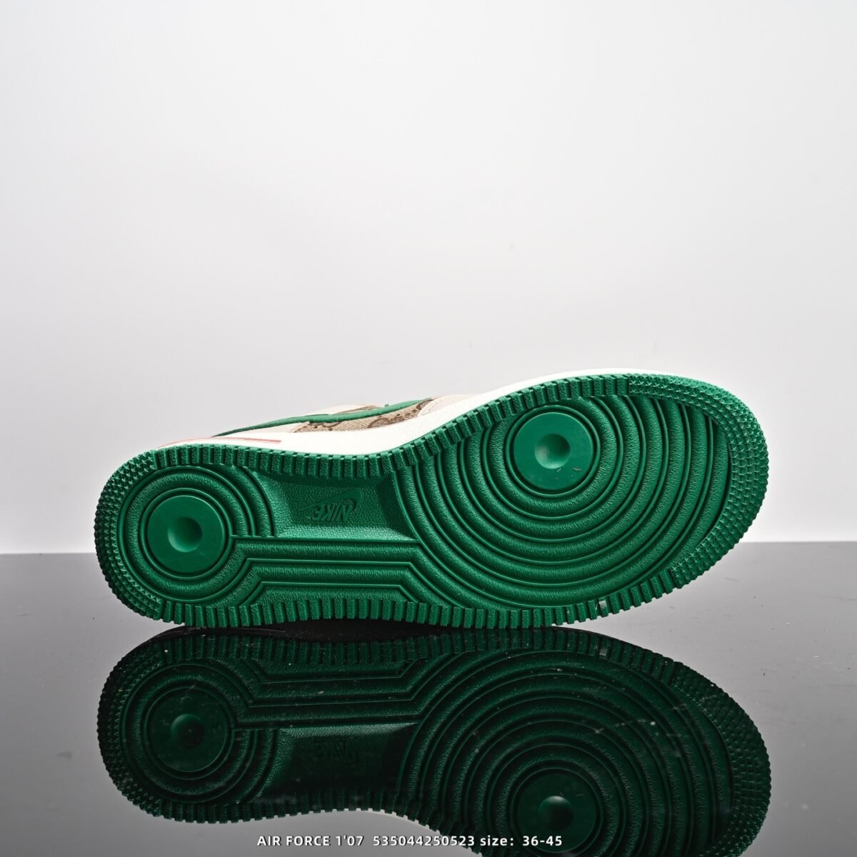 ⁦حذاء Nike Air Force 1 '07⁩ - الصورة ⁦3⁩