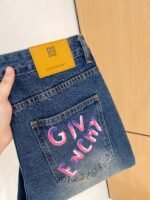 ⁦جينز جيفنشي فور سيزونز⁩ - الصورة ⁦3⁩