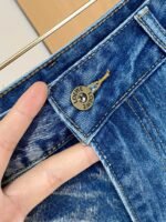 ⁦جينز لويفي فور سيزونز⁩ - الصورة ⁦4⁩