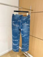 ⁦جينز لويفي فور سيزونز⁩ - الصورة ⁦2⁩