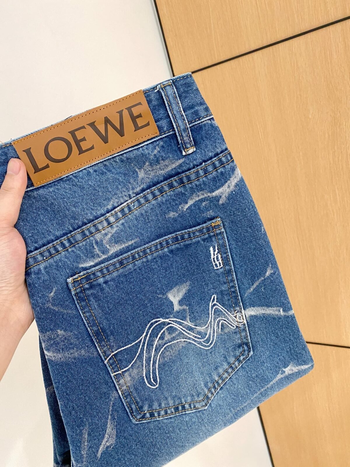 ⁦جينز لويفي فور سيزونز⁩ - الصورة ⁦3⁩