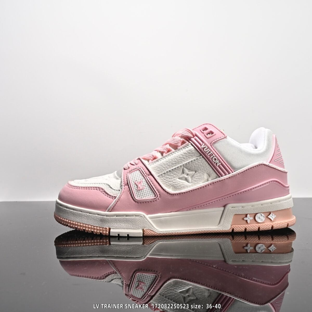 ⁦حذاء Louis Vuitton Trainer⁩ - الصورة ⁦1⁩