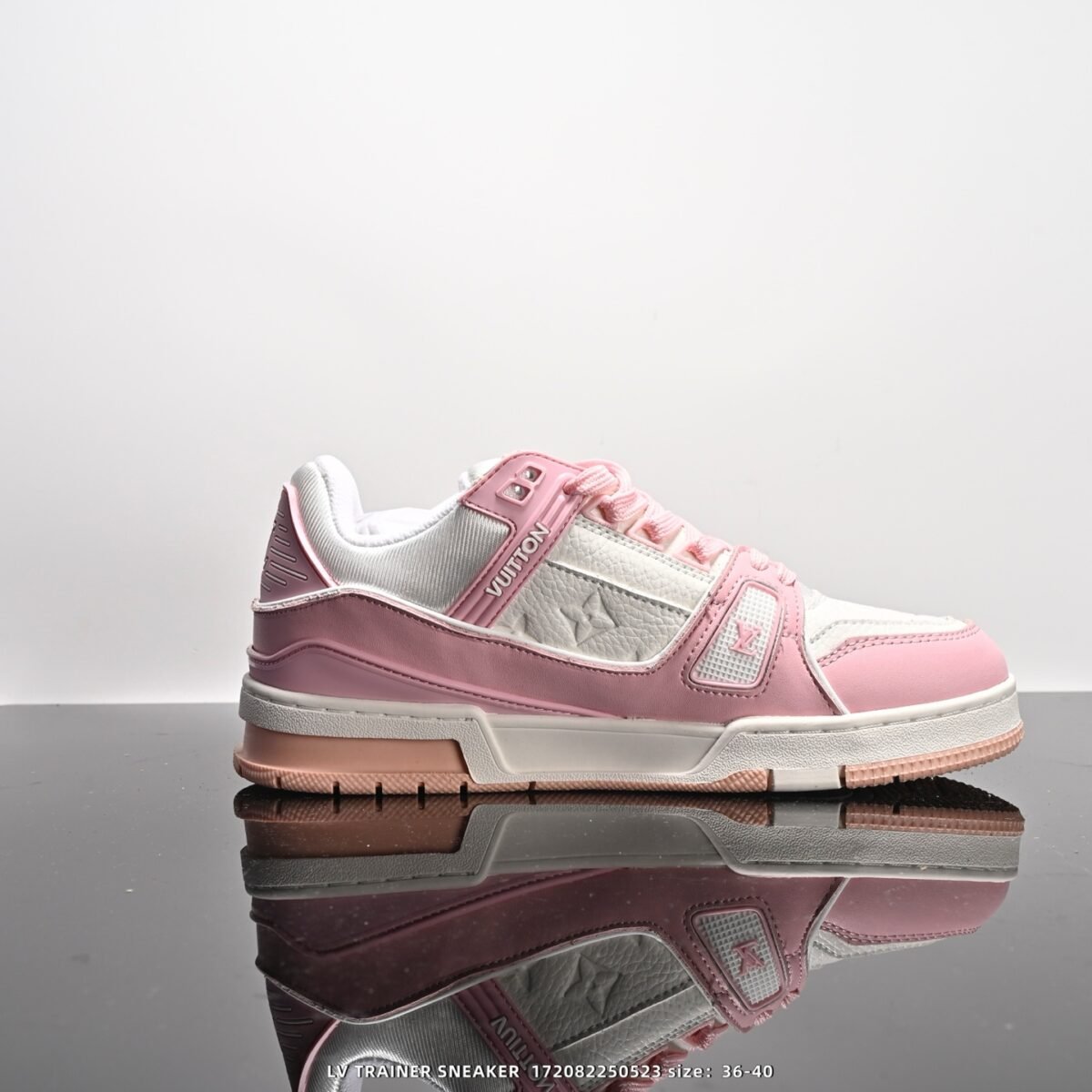 ⁦حذاء Louis Vuitton Trainer⁩ - الصورة ⁦2⁩