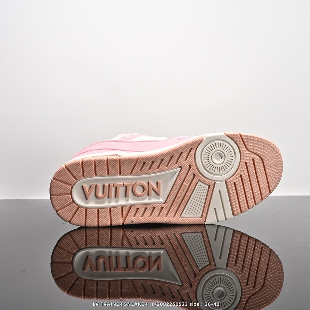 ⁦حذاء Louis Vuitton Trainer⁩ - الصورة ⁦3⁩